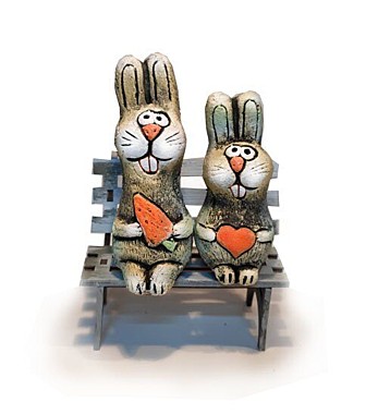 Зайки на скамейке