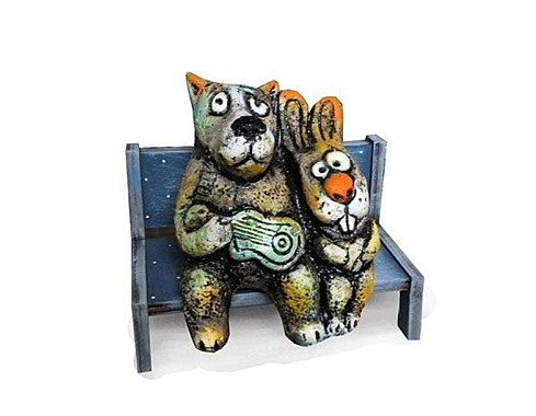 Заяц и волк сидящие 